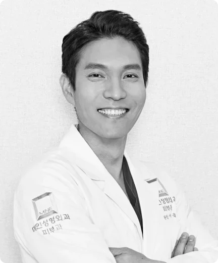 Dr. Lee, Sung Wook (Direktur Klinik)